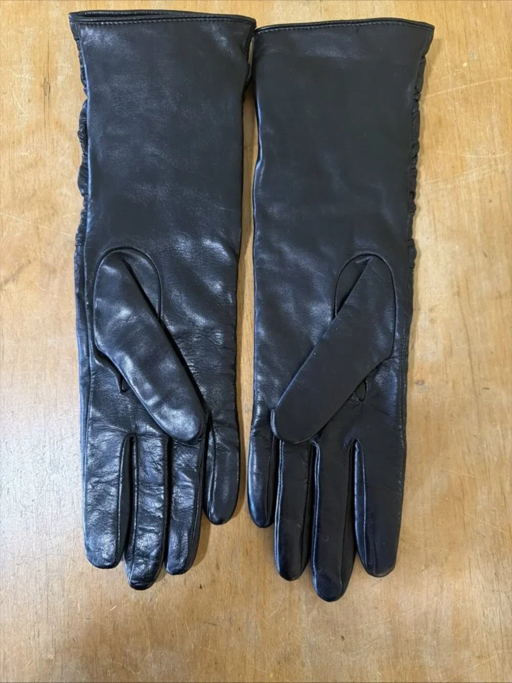 UGG Long Soft Buttery Leather Gloves  CONDUCTIVE LINED Women’s M NWOT